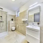 公寓 Sunny Terrace Oasis By Interhome